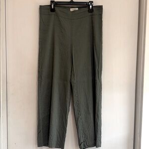 Avenue Montaigne size 6 green High Rise straight leg cropped Pants